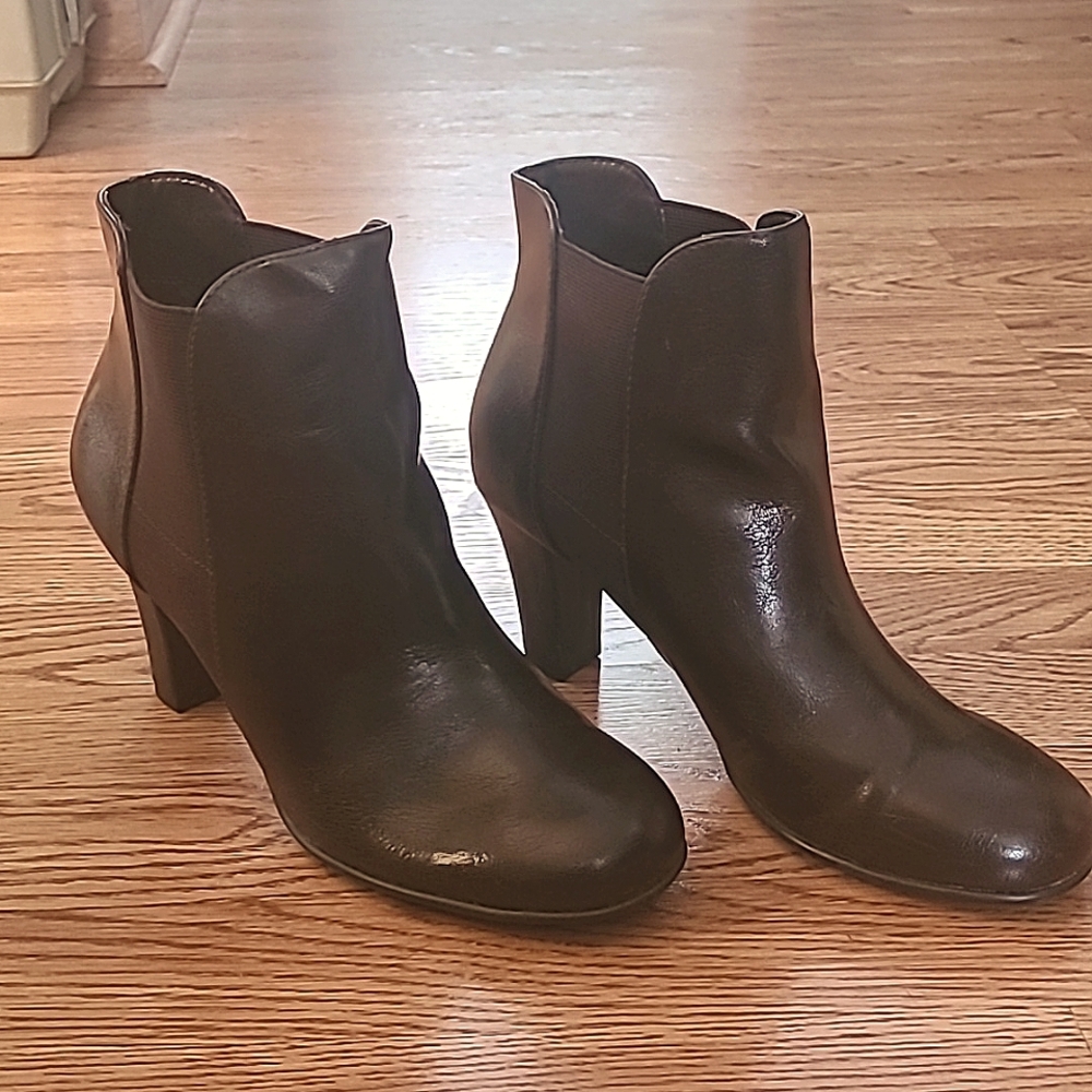 Aerosolss A2 boots size 8M